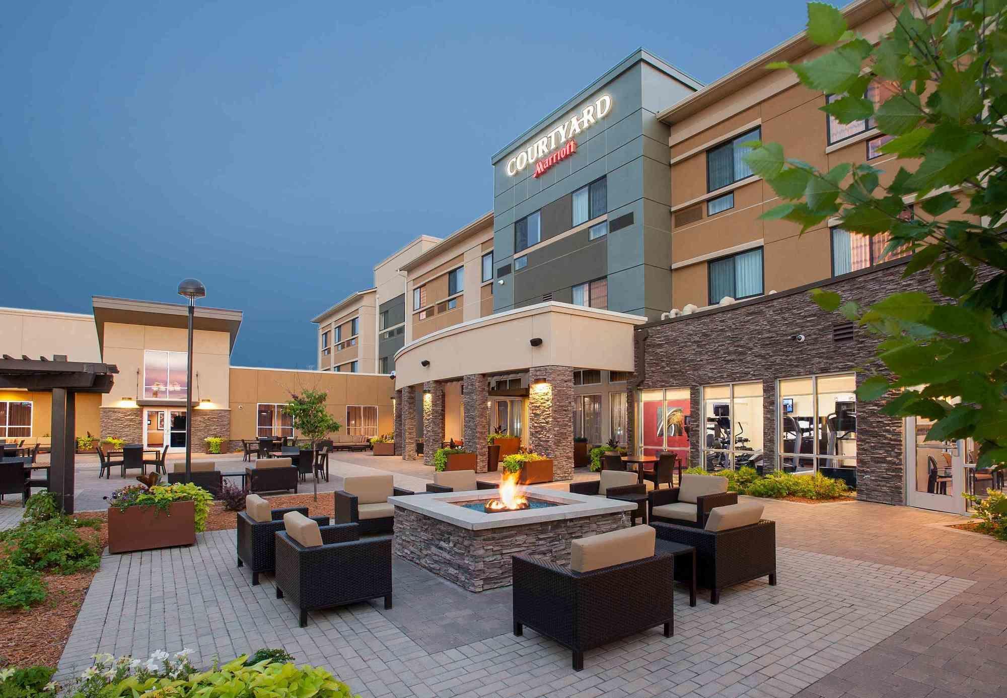 Courtyard Mankato Hotel & Event Center מראה חיצוני תמונה