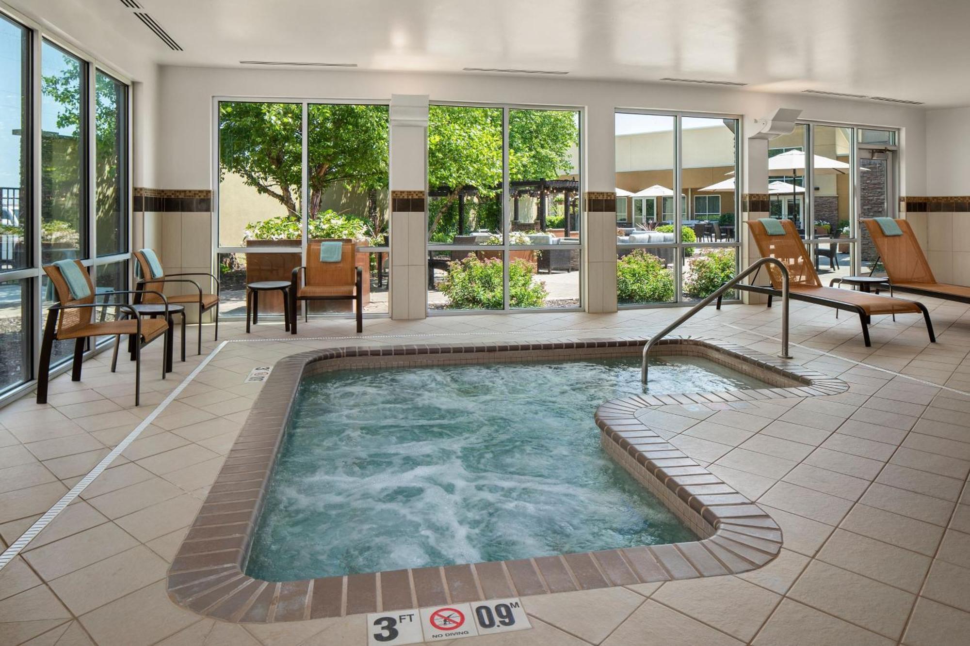 Courtyard Mankato Hotel & Event Center מראה חיצוני תמונה