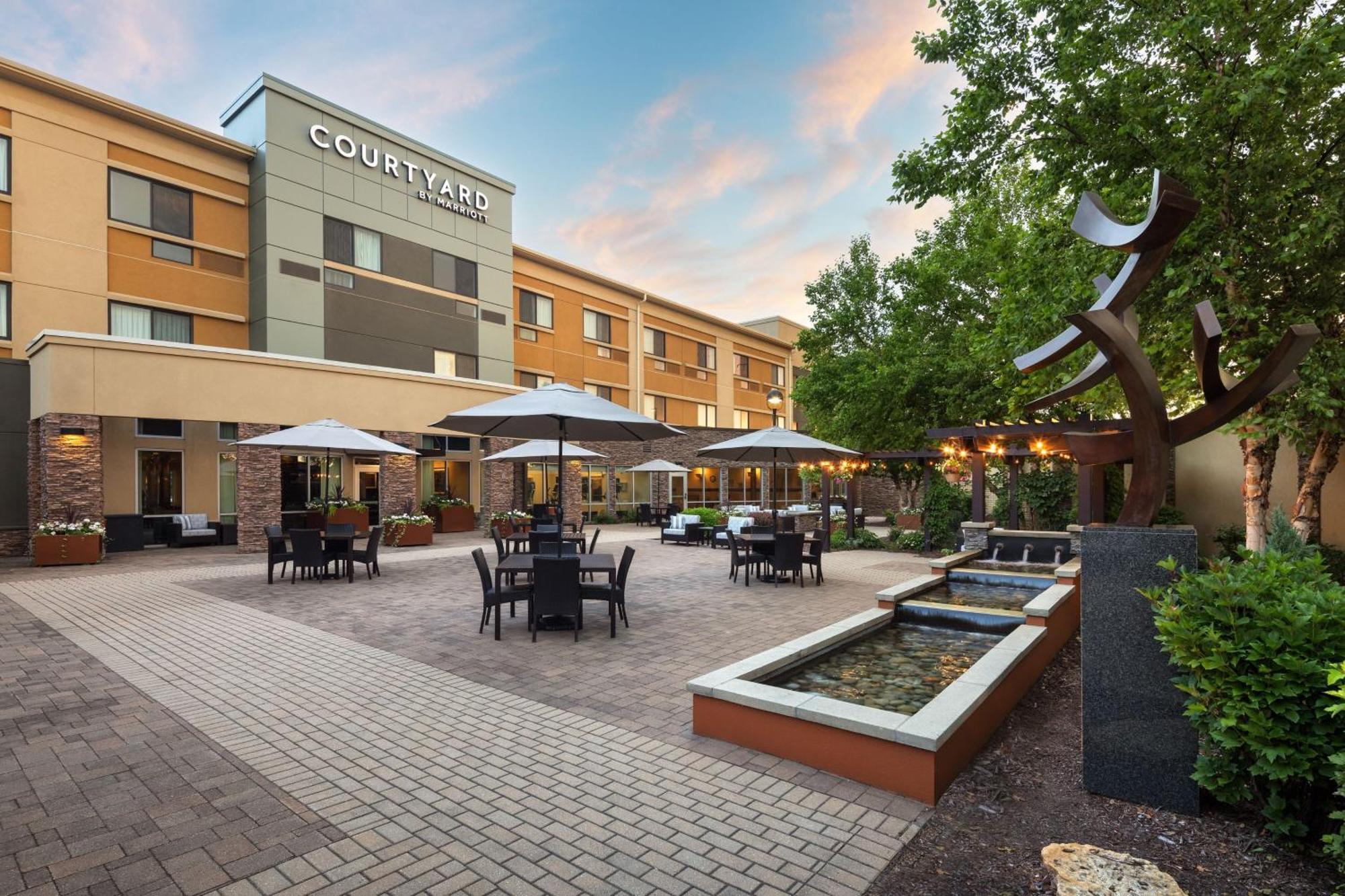 Courtyard Mankato Hotel & Event Center מראה חיצוני תמונה